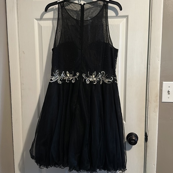 Homecoming/prom dresses - Picture 2 of 10
